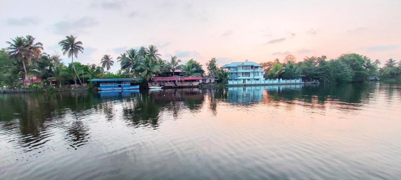 Captains Cabin Backwater Resort Alappuzha Kültér fotó